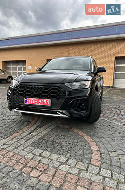 Внедорожник / Кроссовер Audi Q5 2021 в 