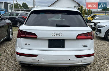 Внедорожник / Кроссовер Audi Q5 2018 в 