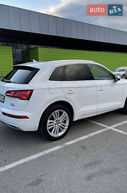 Внедорожник / Кроссовер Audi Q5 2018 в 
