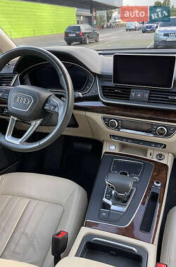 Внедорожник / Кроссовер Audi Q5 2018 в 