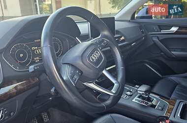 Внедорожник / Кроссовер Audi Q5 2017 в 