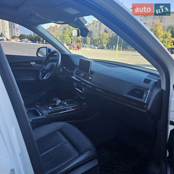 Внедорожник / Кроссовер Audi Q5 2017 в Киеве