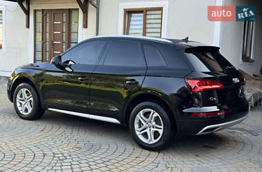 Внедорожник / Кроссовер Audi Q5 2018 в 