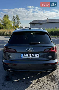 Внедорожник / Кроссовер Audi Q5 2017 в 
