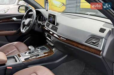 Внедорожник / Кроссовер Audi Q5 2017 в 
