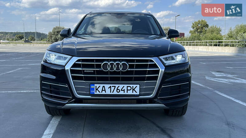 Внедорожник / Кроссовер Audi Q5 2018 в 