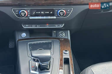 Внедорожник / Кроссовер Audi Q5 2018 в 