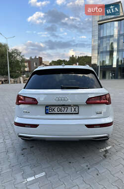 Внедорожник / Кроссовер Audi Q5 2018 в 