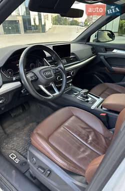 Внедорожник / Кроссовер Audi Q5 2018 в 