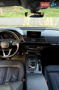 Внедорожник / Кроссовер Audi Q5 2018 в 