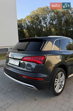 Внедорожник / Кроссовер Audi Q5 2018 в 