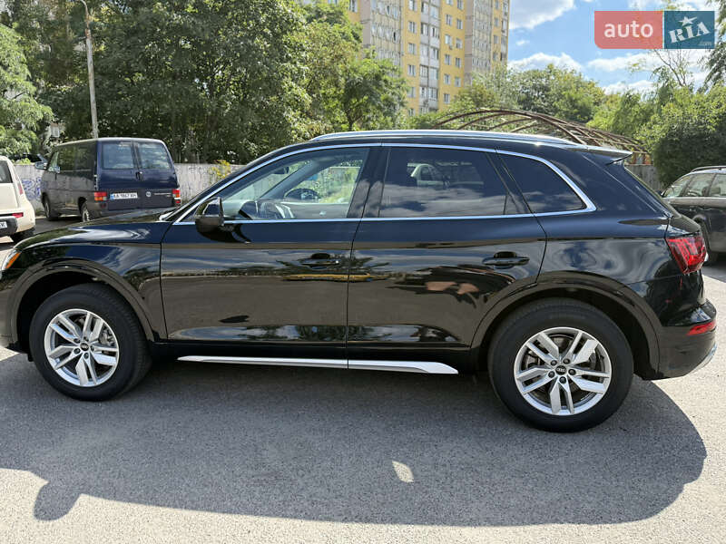 Внедорожник / Кроссовер Audi Q5 2021 в Киеве