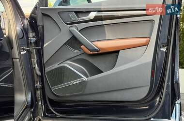 Внедорожник / Кроссовер Audi Q5 2018 в 