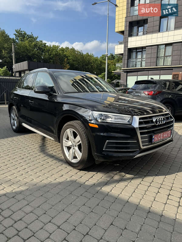 Внедорожник / Кроссовер Audi Q5 2018 в 