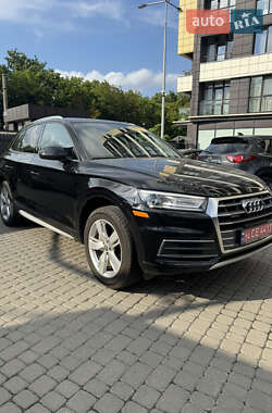 Внедорожник / Кроссовер Audi Q5 2018 в 