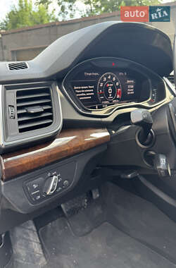 Внедорожник / Кроссовер Audi Q5 2018 в 