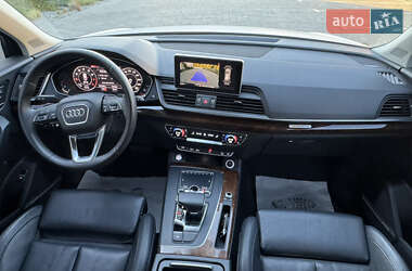 Внедорожник / Кроссовер Audi Q5 2017 в 
