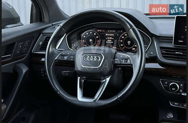 Внедорожник / Кроссовер Audi Q5 2017 в 