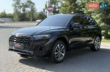 Внедорожник / Кроссовер Audi Q5 2022 в 