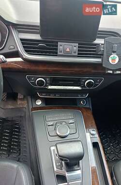 Внедорожник / Кроссовер Audi Q5 2017 в 