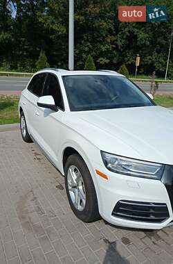 Внедорожник / Кроссовер Audi Q5 2017 в 