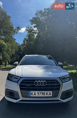 Внедорожник / Кроссовер Audi Q5 2018 в 