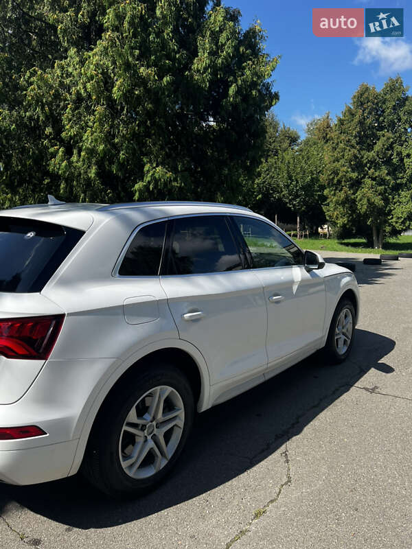 Внедорожник / Кроссовер Audi Q5 2018 в Киеве