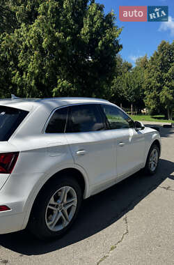 Внедорожник / Кроссовер Audi Q5 2018 в 
