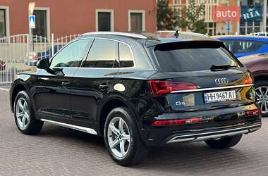 Внедорожник / Кроссовер Audi Q5 2021 в 