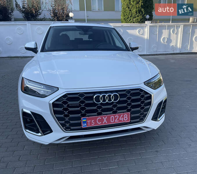 Внедорожник / Кроссовер Audi Q5 2021 в 