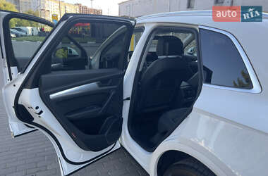 Внедорожник / Кроссовер Audi Q5 2021 в 