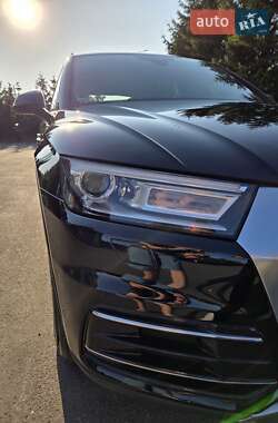 Внедорожник / Кроссовер Audi Q5 2017 в 