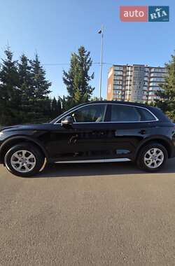 Внедорожник / Кроссовер Audi Q5 2017 в 