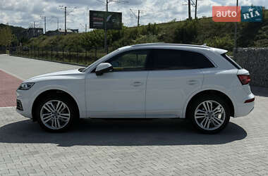 Позашляховик / Кросовер Audi Q5 2018 в 