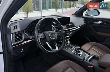 Позашляховик / Кросовер Audi Q5 2018 в 
