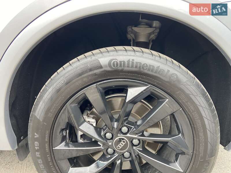 Внедорожник / Кроссовер Audi Q5 2022 в Киеве