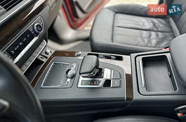 Внедорожник / Кроссовер Audi Q5 2018 в 