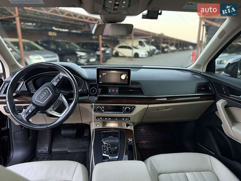 Внедорожник / Кроссовер Audi Q5 2017 в Одессе