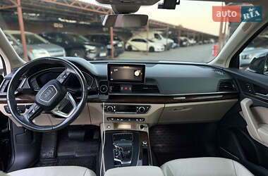 Внедорожник / Кроссовер Audi Q5 2017 в 