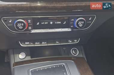 Внедорожник / Кроссовер Audi Q5 2018 в 