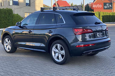 Внедорожник / Кроссовер Audi Q5 2018 в 