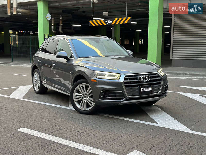 Внедорожник / Кроссовер Audi Q5 2017 в 
