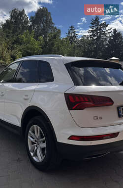 Внедорожник / Кроссовер Audi Q5 2017 в 