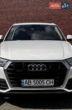 Внедорожник / Кроссовер Audi Q5 2017 в 