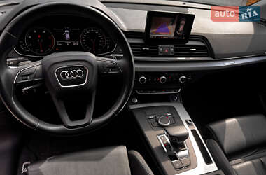 Внедорожник / Кроссовер Audi Q5 2017 в 