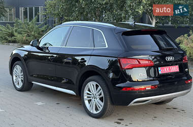 Внедорожник / Кроссовер Audi Q5 2018 в 