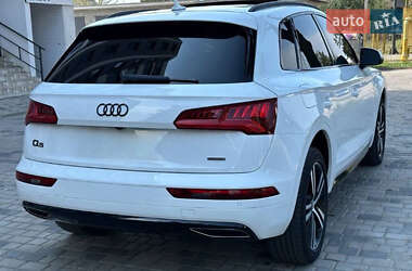 Внедорожник / Кроссовер Audi Q5 2017 в 