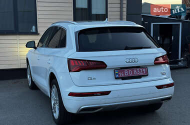 Внедорожник / Кроссовер Audi Q5 2018 в 