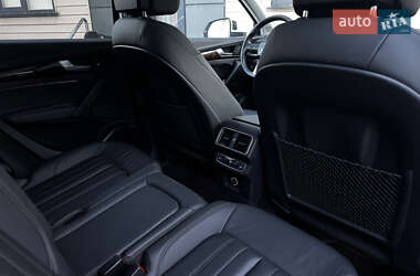 Внедорожник / Кроссовер Audi Q5 2018 в 
