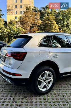 Внедорожник / Кроссовер Audi Q5 2021 в 
